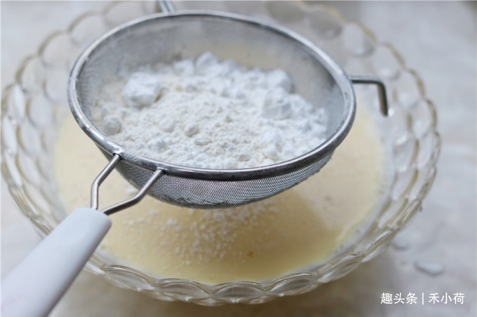 婆婆买一箱芒果吃不完,做成蛋糕香甜细腻,女儿一口气吃3块