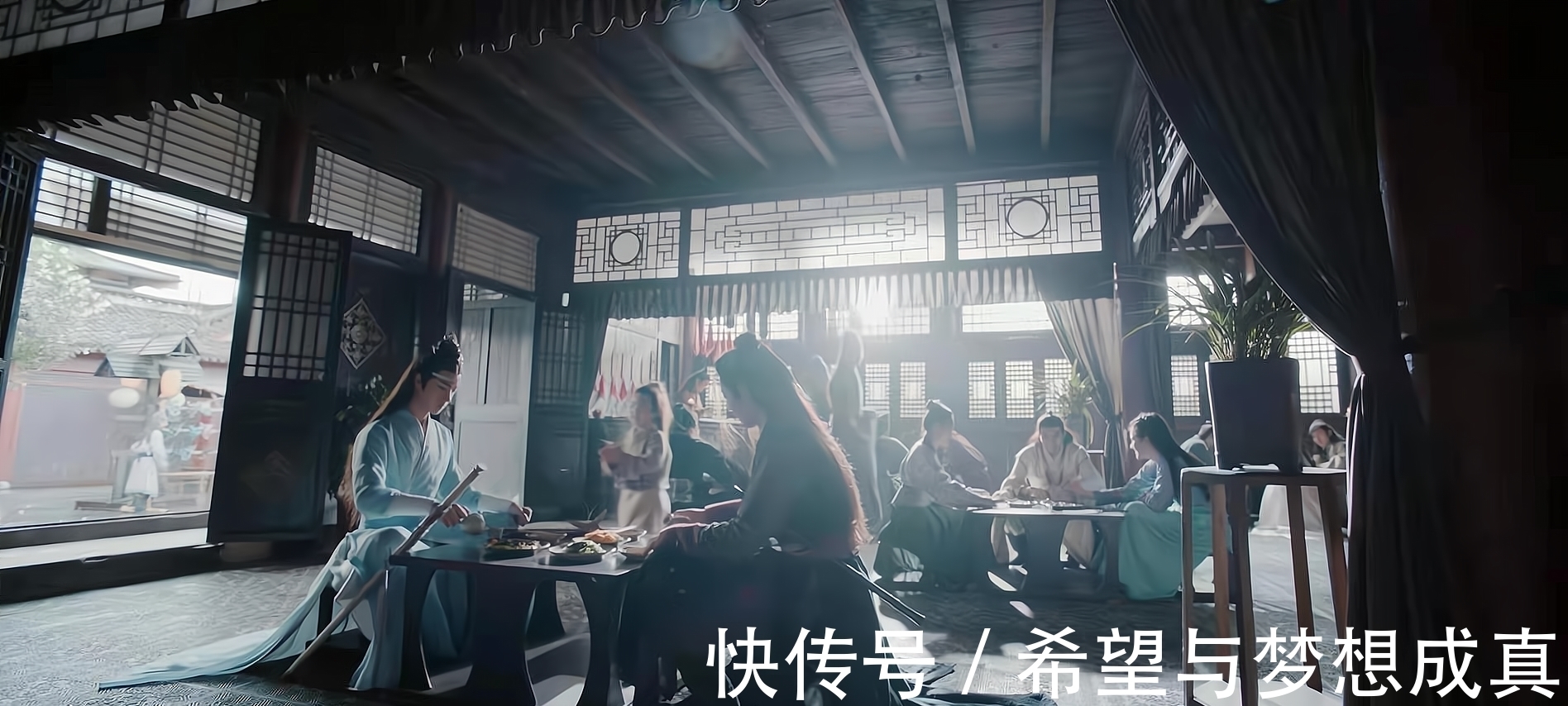 烟火|忘羡187：青年眉眼弯弯，仿佛万千星辰烟火，都坠入了他的眼睛