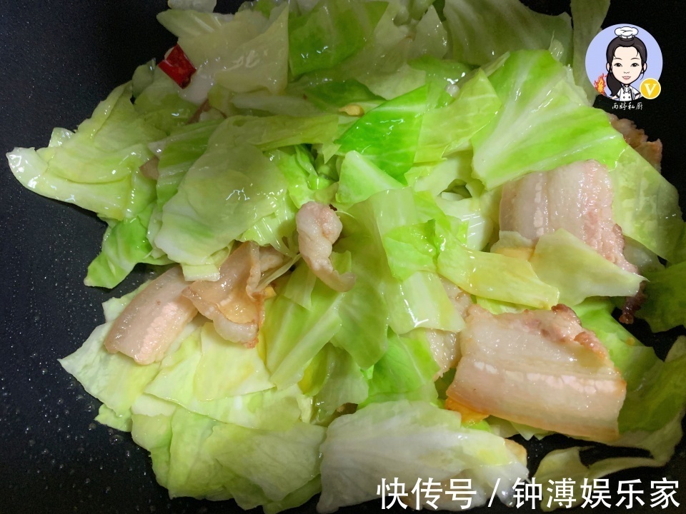 调味汁|炒包菜时，别直接下锅炒，掌握1个诀窍，包菜又香又脆不出水！