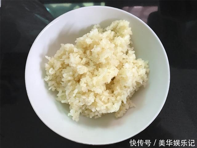 烧卖|饺子皮加1碗糯米,做成快手早餐,皮薄馅大,一人一屉不够吃