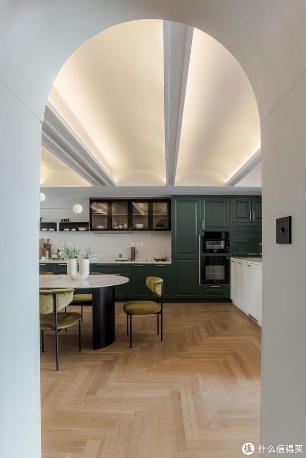 夫妻|成都夫妻家中的高级场面：凭一个楼梯就圈粉无数，职住一体太爽了