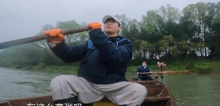 划船|为了节目效果还是偷懒?黄磊划船时多次“划水”,被观众质疑偷懒