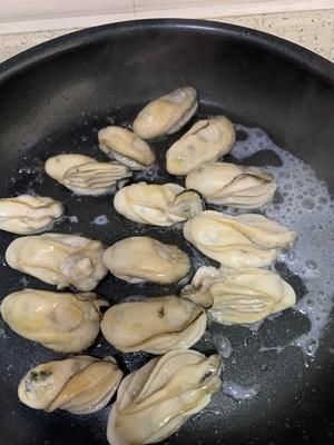 黑胡椒碎|煮饭婆秒变星厨，蒜香黑椒煎生蚝