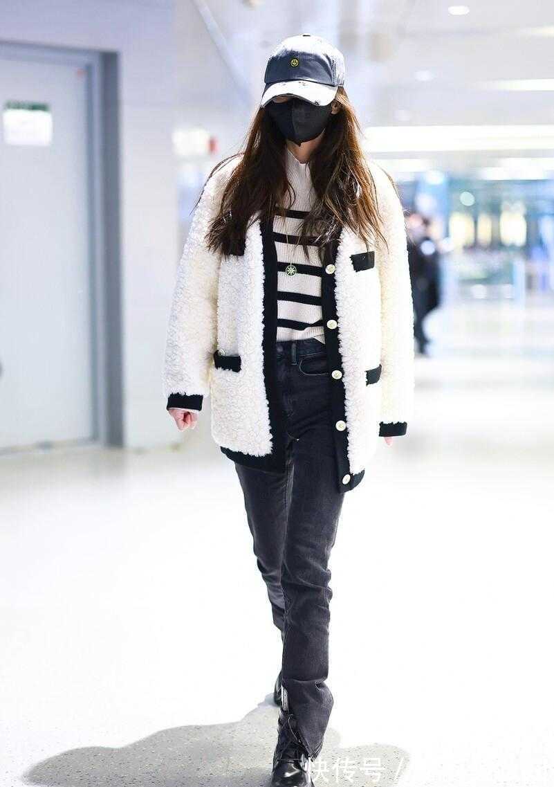 羽绒服|Angelababy不愧是模特出道的,穿小香风配牛仔裤走机场,洋气减龄