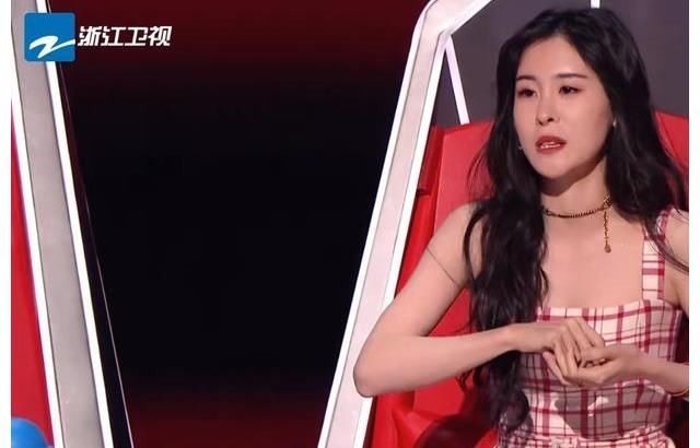 中国好声音:小导师表现各不同,黄霄云存在感较低,张碧晨很自然