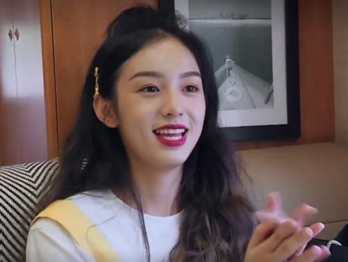 周也用毛巾挡镜头被怼脸拍,妆容斑驳满面油光,21岁皮肤过分真实