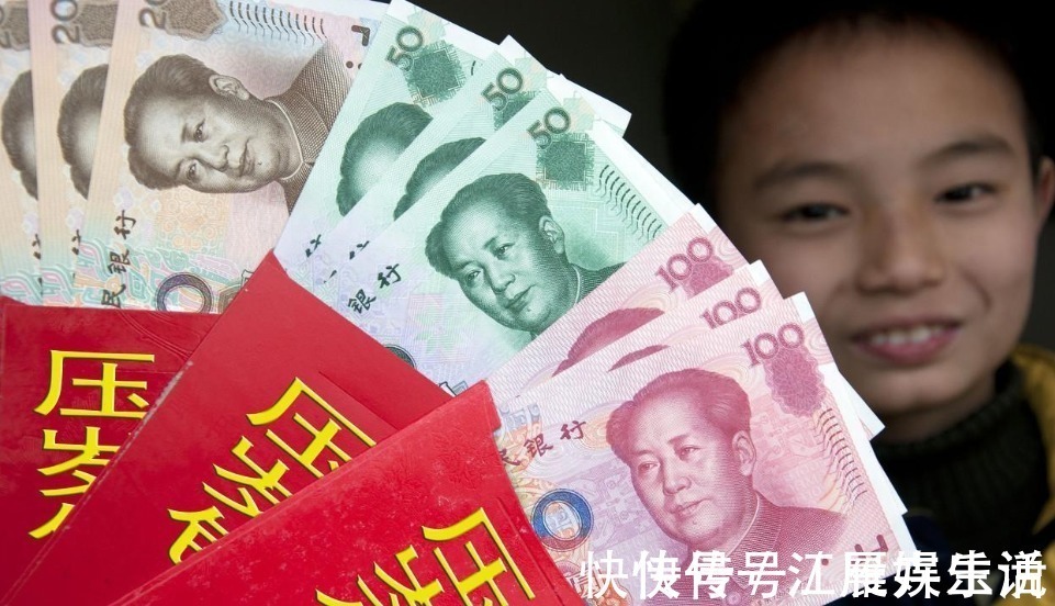 孩子|过年给孩子压岁钱有讲究,年三十给还是大年初一给你可别给错了