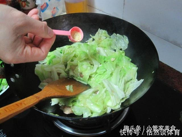 鲜嫩|炒包菜时，不要直接下锅炒，多加一步，鲜嫩爽脆口感好！