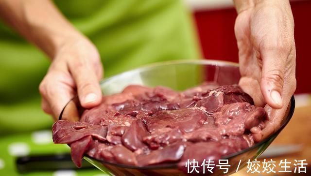 把这两样东西混合一起，不是为了做饭，用它钓鱼才会有“惊喜”！