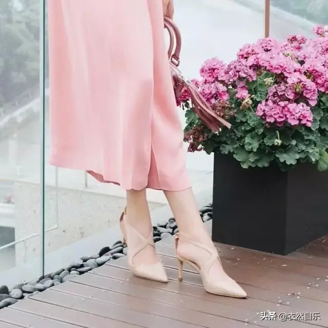 尖头|抵挡不住的魅力,尖头高跟鞋穿出逆天大长腿,优雅气质自然流露