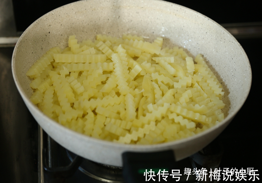 土豆吃了几十年，第一次如此做，太香了，5盘都不够吃
