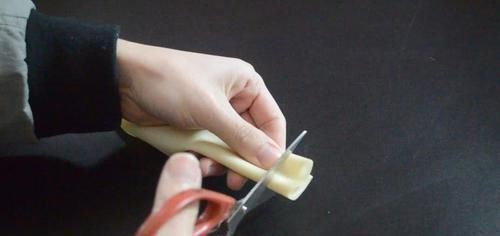 你家有破洞不用的橡胶手套吗 这个用途太厉害了, 越早知道越好