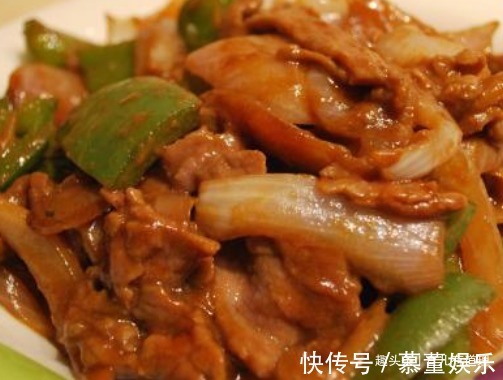 翻炒均匀|色泽褐红口味咸鲜,香滑鲜嫩营养加倍,孩子多吃春天个头蹭蹭长