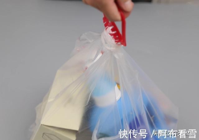 厨房|油桶提手我都要留着,放厨房和卫生间作用超棒,解决家里烦恼事