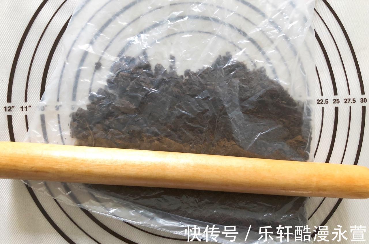 模具|巧克力酸奶慕斯，口感绵密，醇香四溢，入口即化