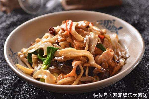 关键|五花肉炖蘑菇的简单家常烧法,不仅蘑菇鲜嫩肉香好吃,关键超下饭