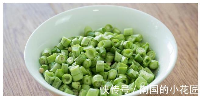 卤汁|茄子和面条一起做,原来这么好吃,比炸酱面还过瘾,每次都光盘!