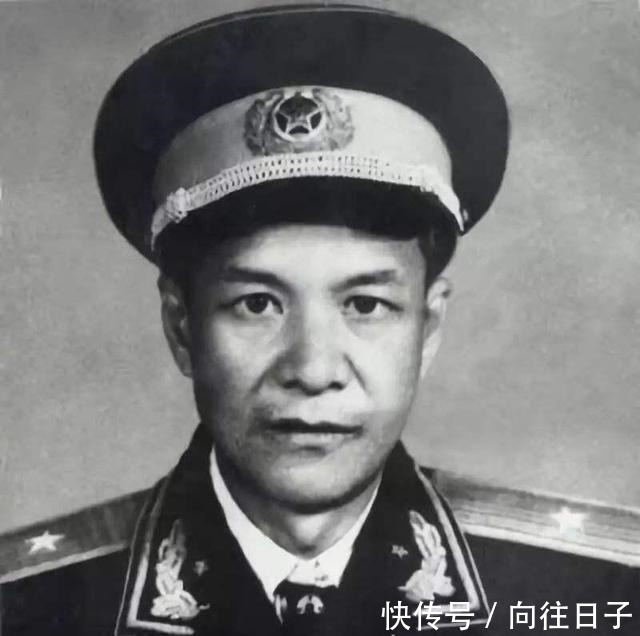 团长|大军冒雨夜行,请求照明,团长严令谁敢点灯,我枪毙谁