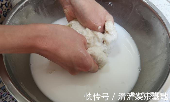 炸油条|炸油条时，用酵母、泡打粉都不对！教你正确做法，油条金黄又酥脆