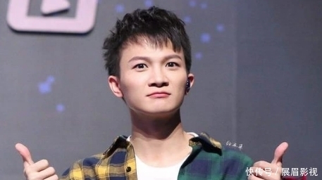 好声音节目组请他三次才同意参加，却早早被那英淘汰，今红到发紫