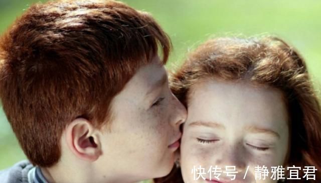 大拇指|8岁男孩“偷亲”女同桌,妈妈知道后的做法,让老师都竖起大拇指