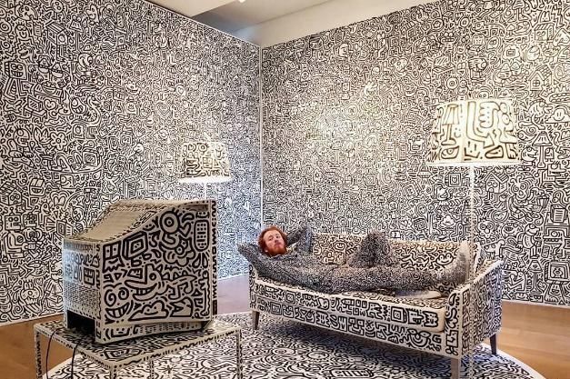 忍不住|小伙子画画月入百万,专家这根本不是画,小伙我承认乱画的