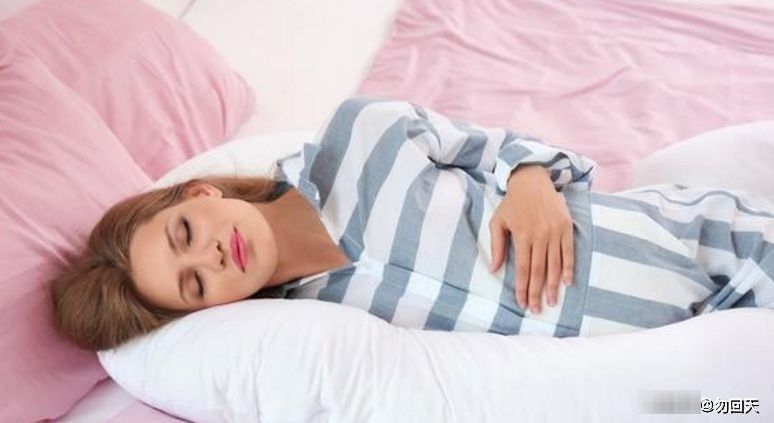 孕妇|孕期睡觉经常翻身，腹中胎儿会被压到？孕妇早知道早受益