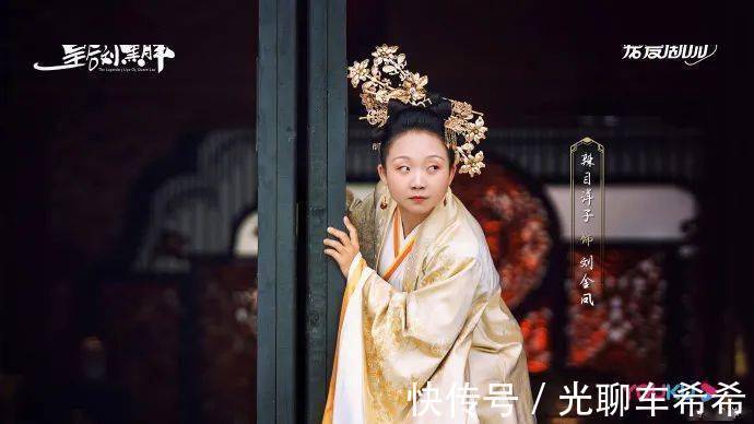 碎发|别让大脸拉低你的颜值!get这4个技巧,时髦翻倍还显脸小!