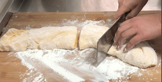 做法|红薯别再蒸和煮了,教你个简单新做法,好吃的停不下嘴,太香了!