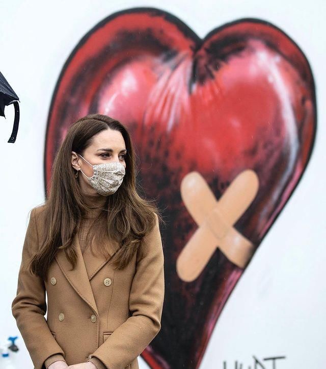 凯特王妃穿3000块驼色大衣，比去年时髦高级多了！旧衣服搭配出彩