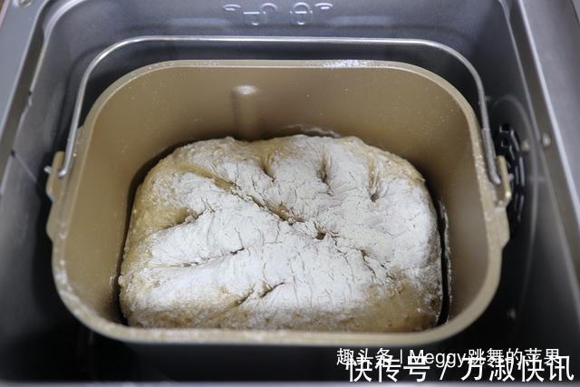 烤箱|用面包机做欧包,原来这么简单!只需加清水,外脆内嫩真地道!