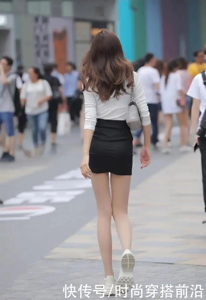 修身|何谈过时？“塞衣角”穿法时髦修身，中年女士还爱不释手呢？