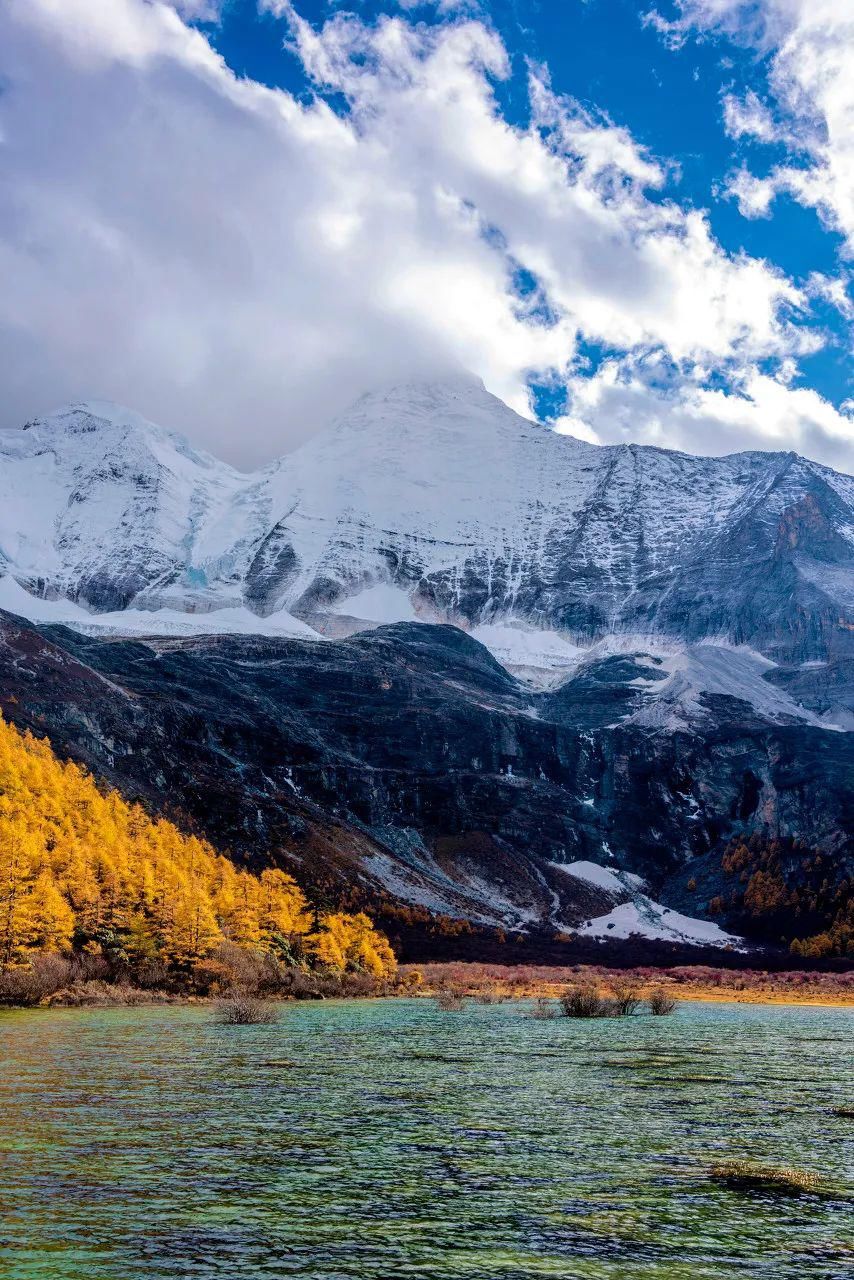 那片理想乐土|中国又一“人间天堂”爆火！左手峡谷，右手雪山！