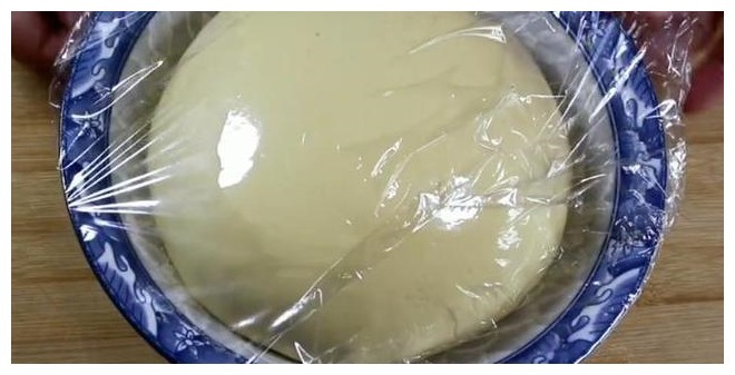 电饭煲烤面包，不用一滴水，不用打发，口感细腻柔软，比买的还香
