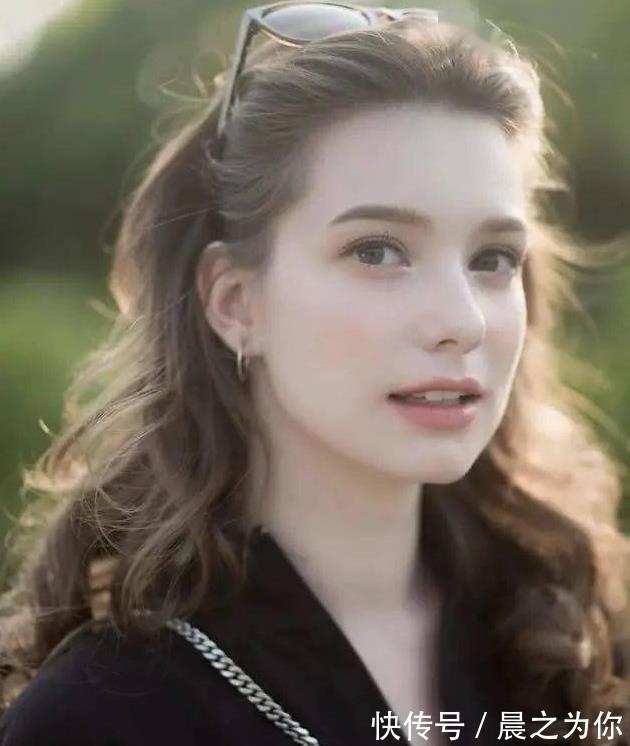 秦妃|95后留学生,四国混血的高颜值、有料气质,这项运动的功劳大!