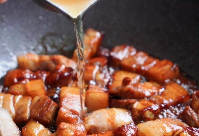 鹌鹑蛋|家常版红烧肉,不放一滴水,红烧肉软糯不烂有嚼劲,不输饭店