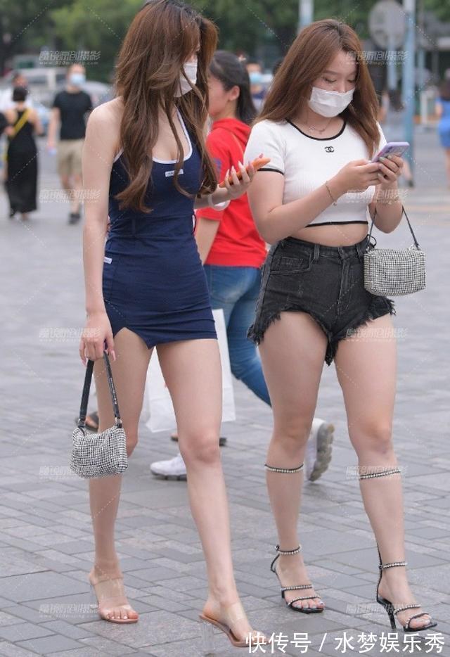 一面|裙子短,鞋跟高,女人最美的一面,这才叫做时尚