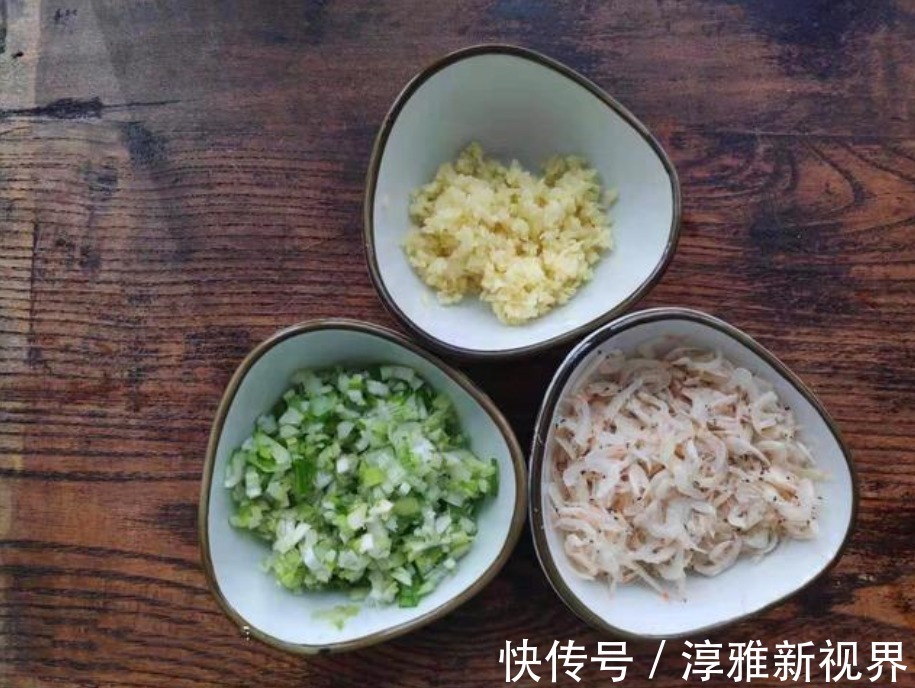 爸做的素包子,皮包馅香,一口气能吃8个,今天教你详细做法