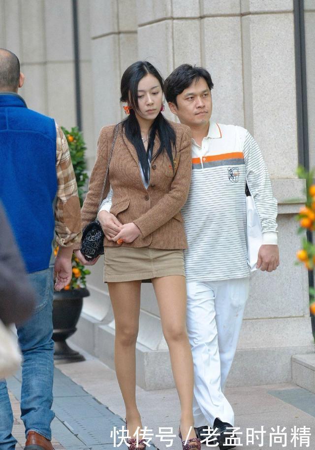 逛街|街拍:与男朋友逛街怎么穿? 街头美女的另类造型, 轻松玩转“夏装冬穿”