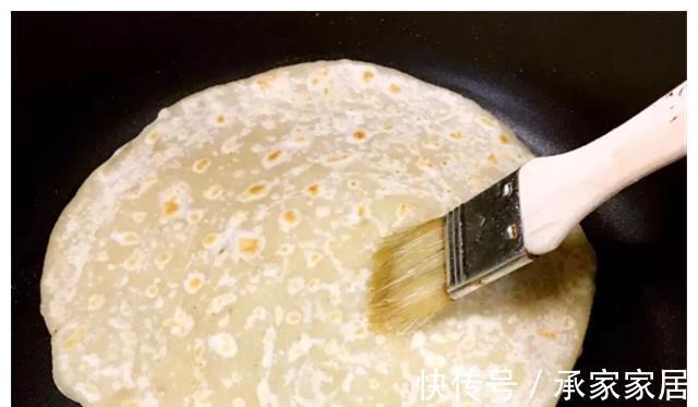 烙饼|在家做烙饼记住一个诀窍，又软又好吃，凉了也不干硬，腮帮子不疼