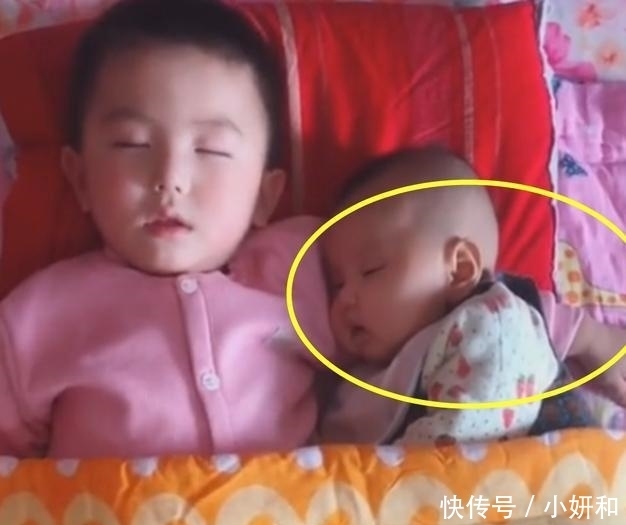 哥哥|哥哥抱着弟弟睡着了 妈妈掀开被子看到这画面 网友:太有爱了