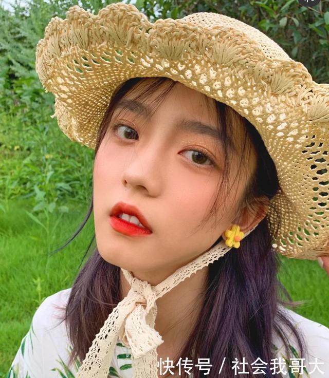 酒红色|这4只热门色,黄皮一涂就踩雷,显黑不说还显老,看你有吗