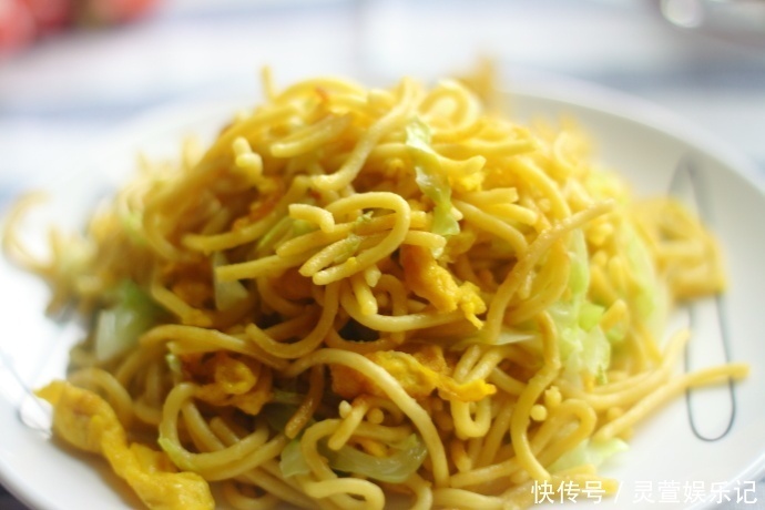 分钟|早上少睡10分钟做一盘炒面给孩子当早餐,简单、省事、营养、美味