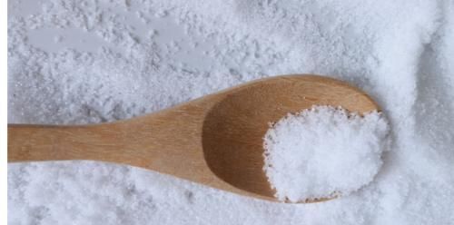 炒菜|炒菜先放盐还是后放盐?医生说,想防治高血压,只要改变这个习惯