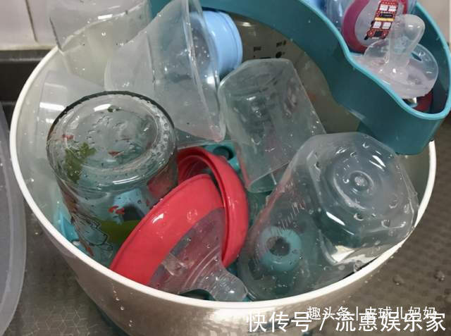奶瓶|有种“偷懒”叫开水烫奶瓶，方便了大人，“坑”了孩子