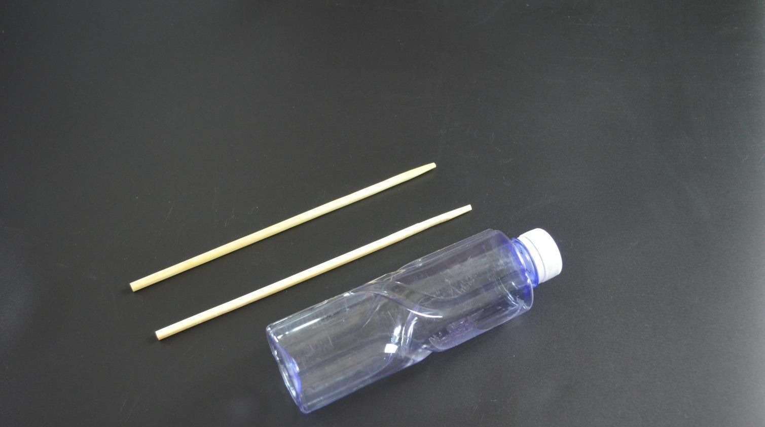 塑料瓶上绑2根筷子, 这个作用太棒了, 解决了很多家庭的烦恼