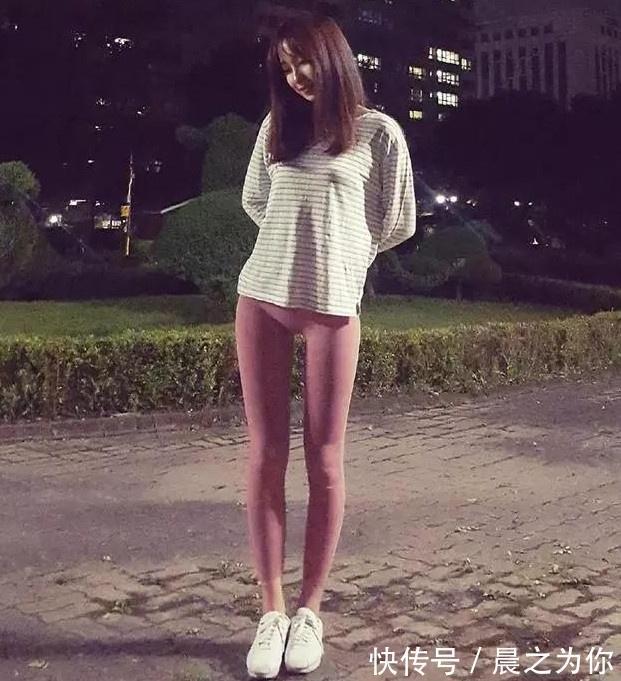 女人味 时尚穿搭:新颖个性的牛仔裤美女,在简约中不失女人味!