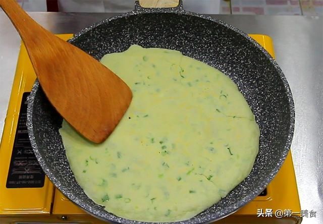葱白|小葱煎鸡蛋饼最简单的做法，营养美味又好吃，学会了轻松搞定早餐