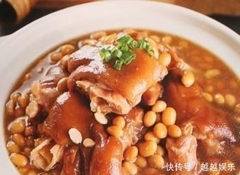 炖猪蹄时,别只会焯水,第一步很重要,做对了软烂鲜香还不腥