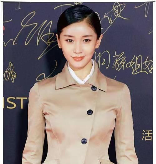 邋遢|直男眼中“巨丑”的3种发型,女生自以为很时髦,其实俗气又邋遢